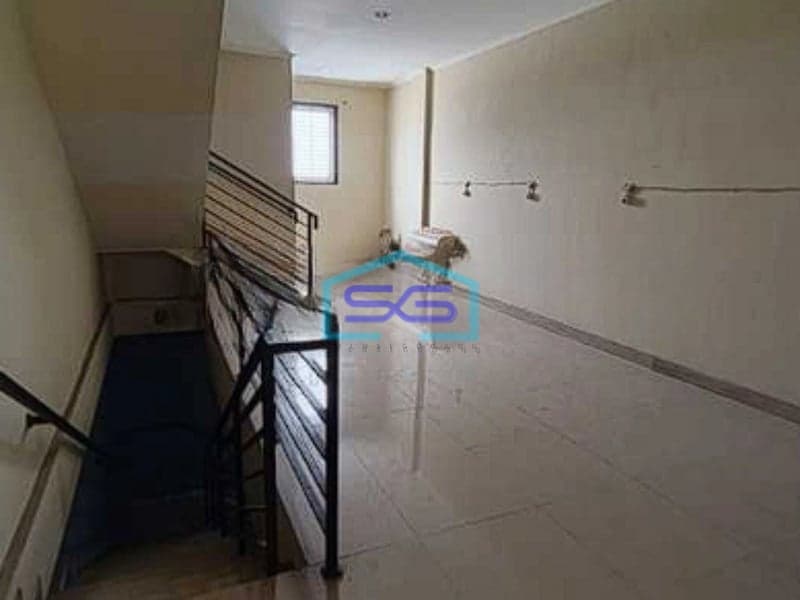 Disewakan ruko 3½ lantai di Raya Pekayon, Bekasi Selatan LB 350m2