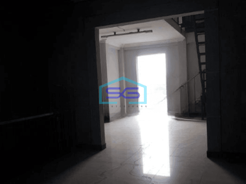 Disewa Ruko tepi jl.raya 4lantai di Tambora Jakarta Barat