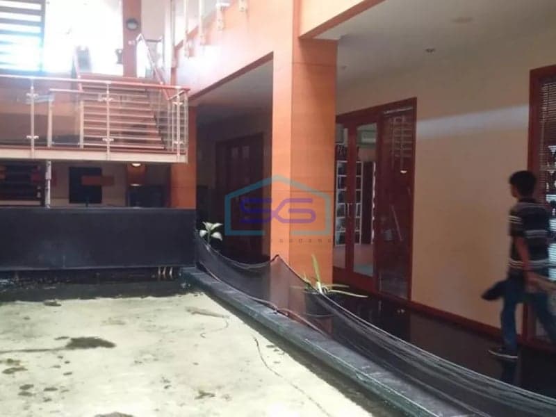 Disewakan kantor di Tangerang dekat pintu tol lippo karawaci luas 4000m