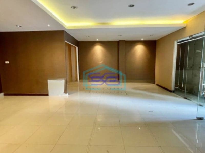 Disewakan Ruko 3 Lantai Lokasi Strategis di Jl. Slamet Riyadi Solo LB 495m2