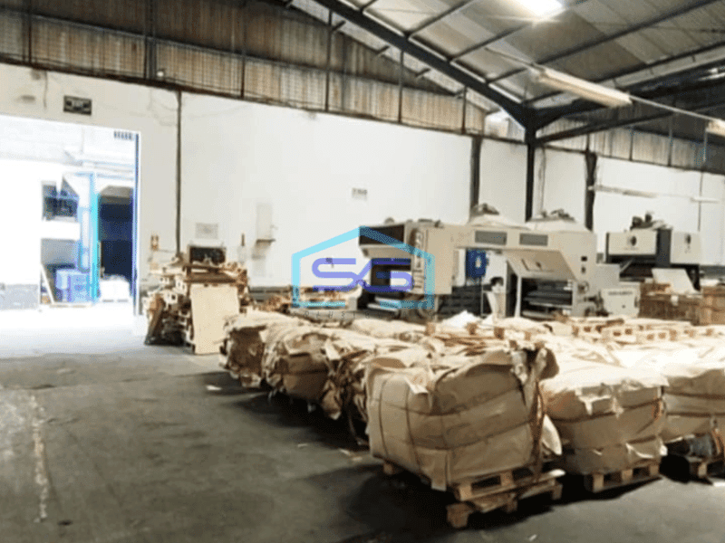 Dijual Gedung Kantor dan Gudang ex Pabrik di jln Raya Kletek Sidoarjo LT 10350m2