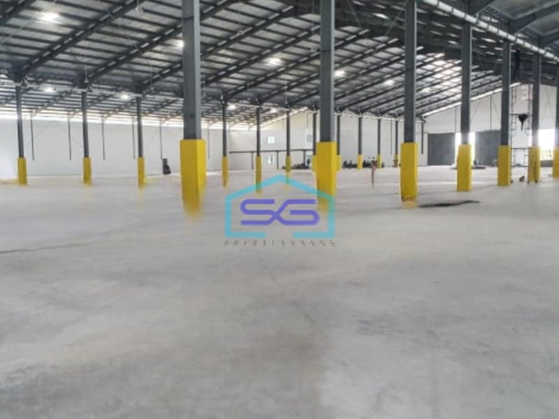 Disewakan Gudang Ada Loading Dock Luas Tanah  13000 m² Lokasi Bebas Banjir di Ngaliyan Semarang