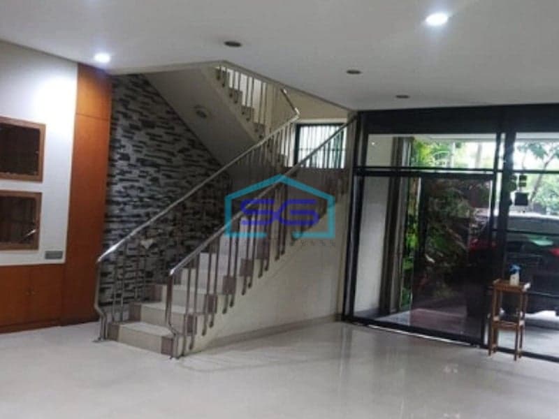 Disewakan Gedung Lokasi Strategis Ada Lift Barang di Cideng Jakarta Pusat LB 720m2