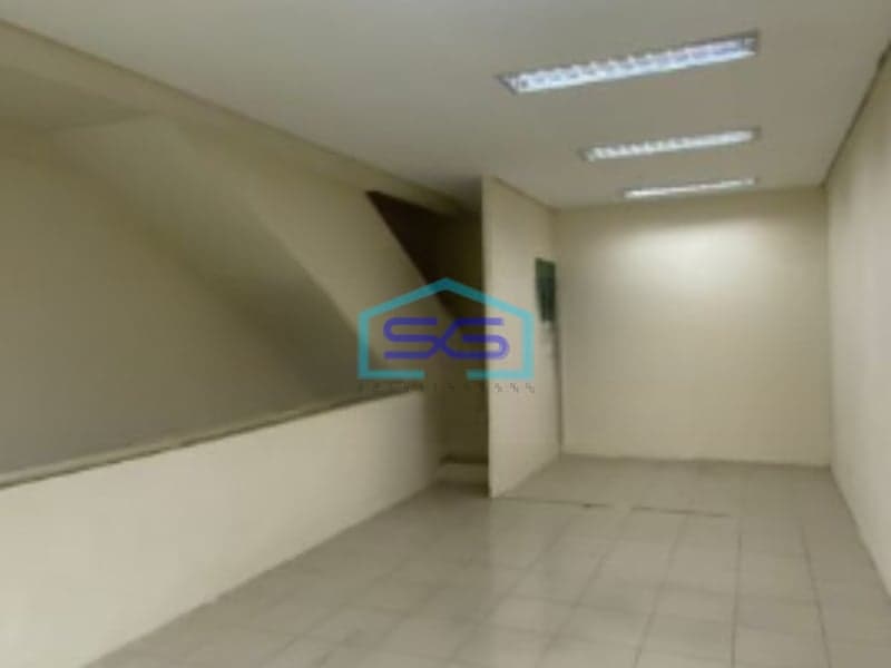 Dijual Ruko Luas Bangunan 290 m² Lokasi Bebas Banjir di Jakarta Selatan Siap Huni