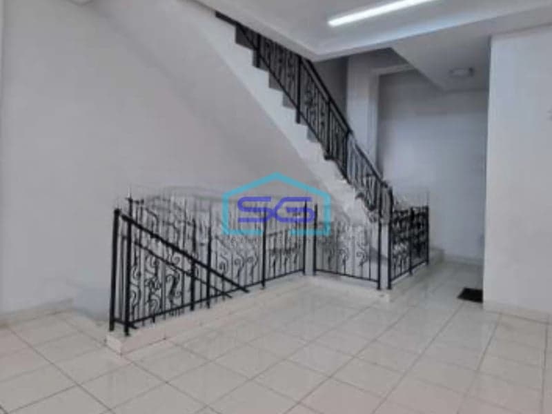 Disewakan Ruko Luas Bangunan  300 m² Lokasi Tanjung Duren Jakarta Barat