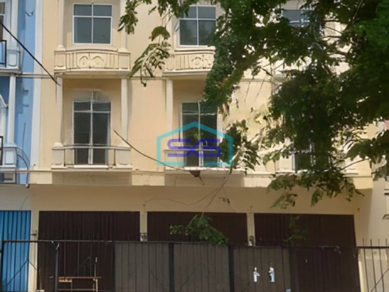 Dijual Ruko Lokasi Strategis Gandeng 3 di Kedoya Jakarta Barat Luas Bangunan 648m2
