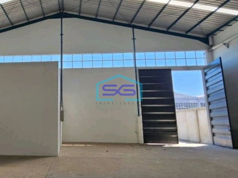 Dijual Gudang Luas Tanah  1426 m² Akses Container di Waru Surabaya