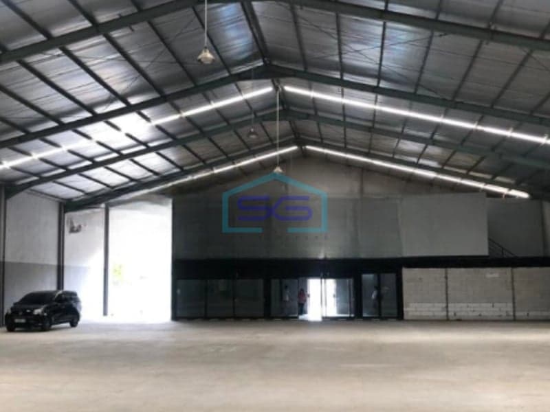 Dijual Gudang Luas Bangunan 1300 m² Lokasi Siap Huni di Semarang Selatan