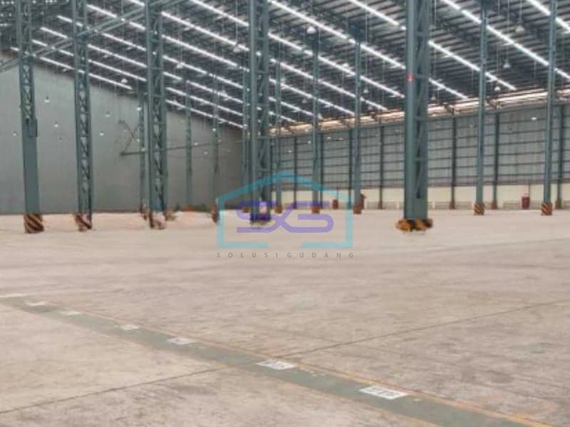Warehouse for Rent with Loading Dock Land Area 15000 sqm in Cakung East Jakarta
