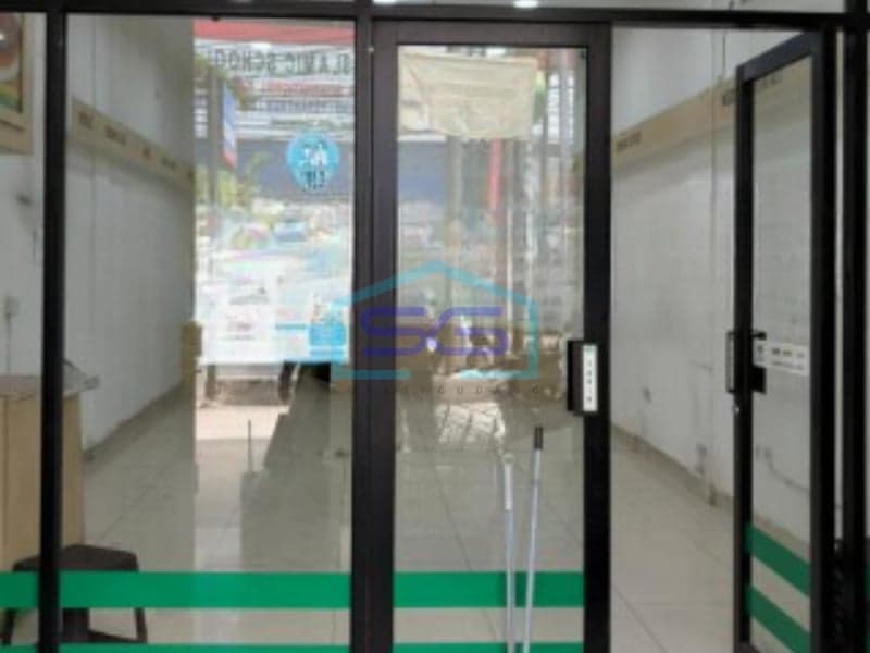 出租：商铺，面向主干道，位于Tangerang Ciledug繁华地段