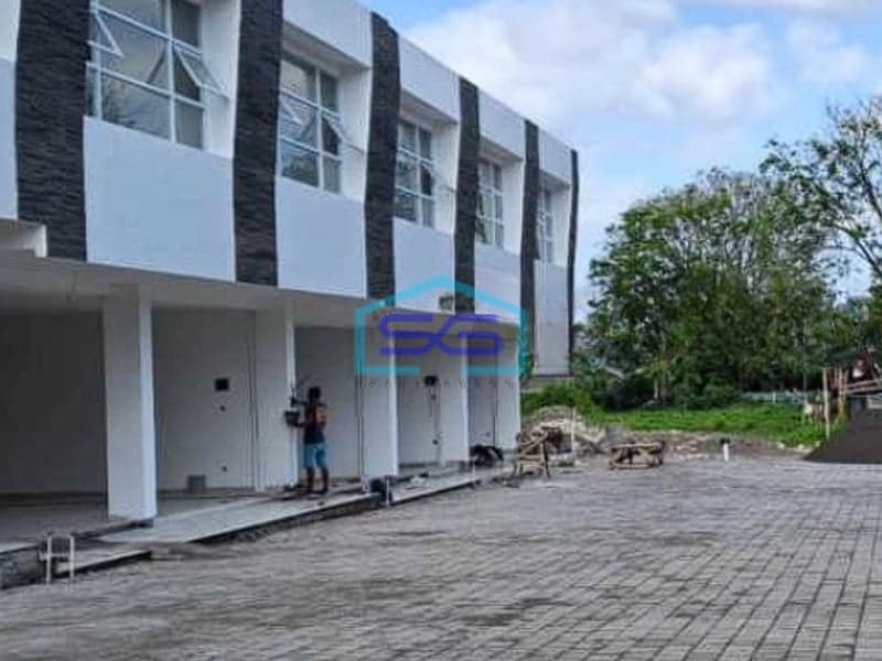 Disewakan Ruko Gandeng Parkiran Luas Jalan Utama Dalung Bali Luas 400m2