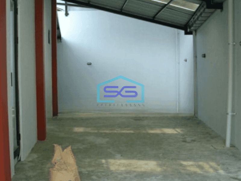 Disewakan Ruko di Tepi Jalan Raya Cengkareng Jakarta Barat Luas Bangunan  400 m²