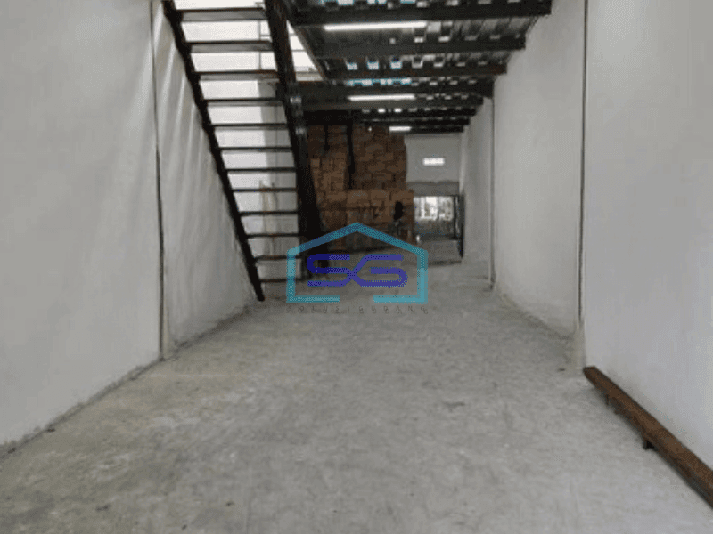 Dijual Gudang Luas Bangunan 200 m² Lokasi Strategis di Teluk Naga Tangerang