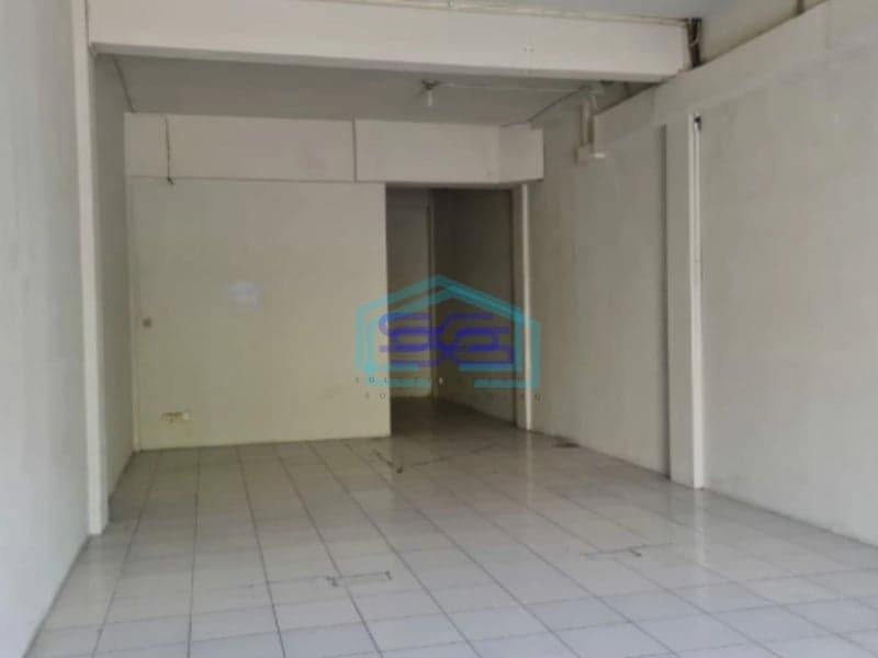 Disewakan Ruko Strategis 3 Lantai Tengah Kota Solo LB 255m2