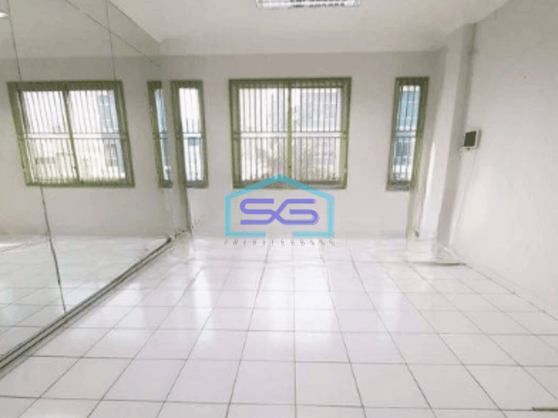 Disewakan Ruko 1 Lantai Lokasi Strategis di Taman Ratu Jakarta Barat Luas Bangunan 352 m²