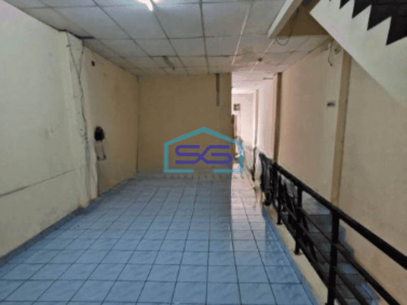 Disewakan Ruko 3 Lantai di Kebon Jeruk Jakarta Barat Luas Tanah 135 m² Harga Nego