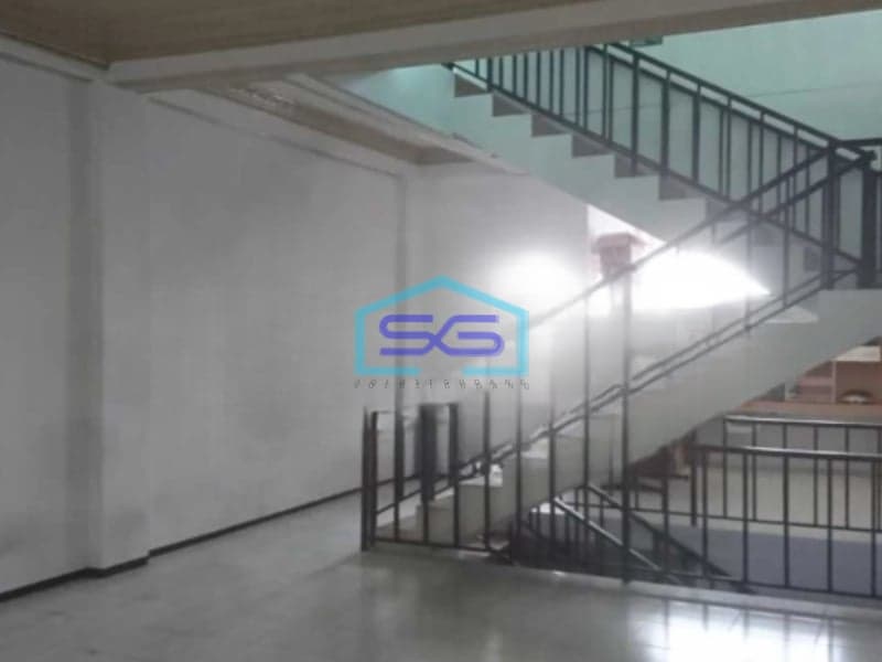 Disewakan Ruko Luas Bangunan  270 m² Lokasi Strategis di Klojen Malang