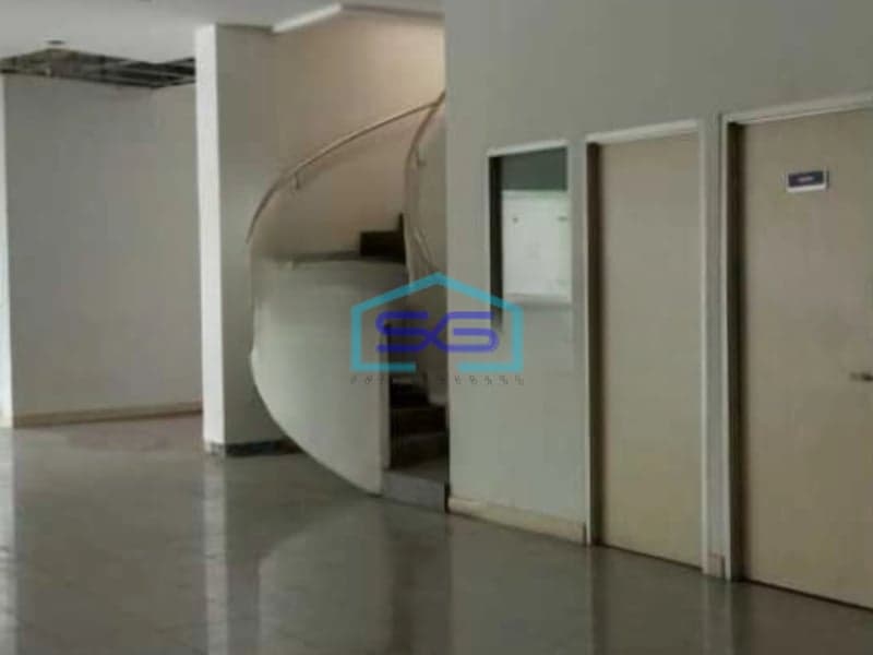 Disewakan Ruko Lokasi Strategis Luas Tanah  590 m² di Surabaya Kota