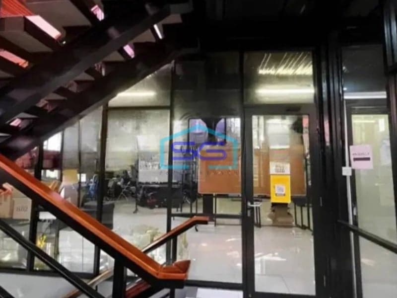 Dijual Kantor Luas Bangunan 900 m² Lokasi Bebas Banjir di Jakarta Barat