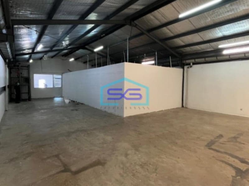 Disewakan Gudang Elang Laut PIK LB 720m2 Bangunan 3 lantai Termasuk Lift Barang di Jakarta Utara