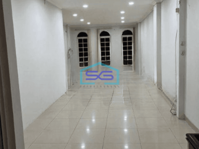 Disewakan Ruko Luas Bangunan 270 m² Lokasi Strategis Pinggir Jalan Raya Cengkareng Jakarta Barat