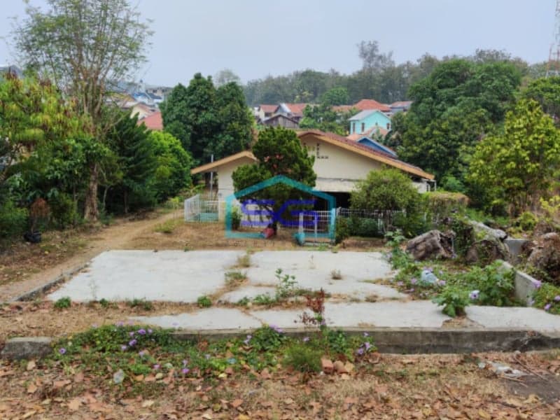 Dijual Tanah Plus Bangunan di Jalan Riau, Kawasan Elit Palembang LT 1618m2