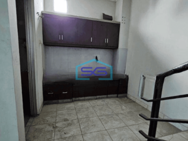 Disewakan Ruko 3 Lantai Luas Tanah 120 m² di Holis Cigondewah Bnadung Lokasi Strategis