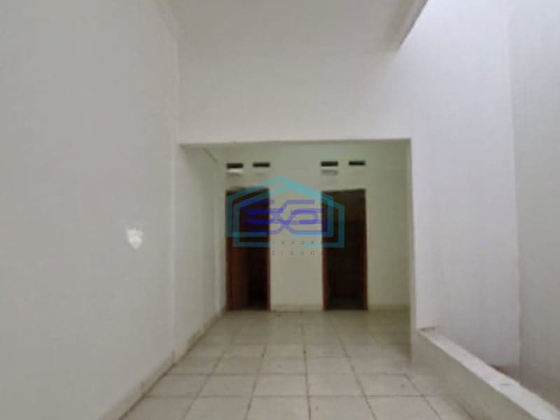 Disewakan Ruko Luas Tanah  200 m² Lokasi di Jakarta Selatan