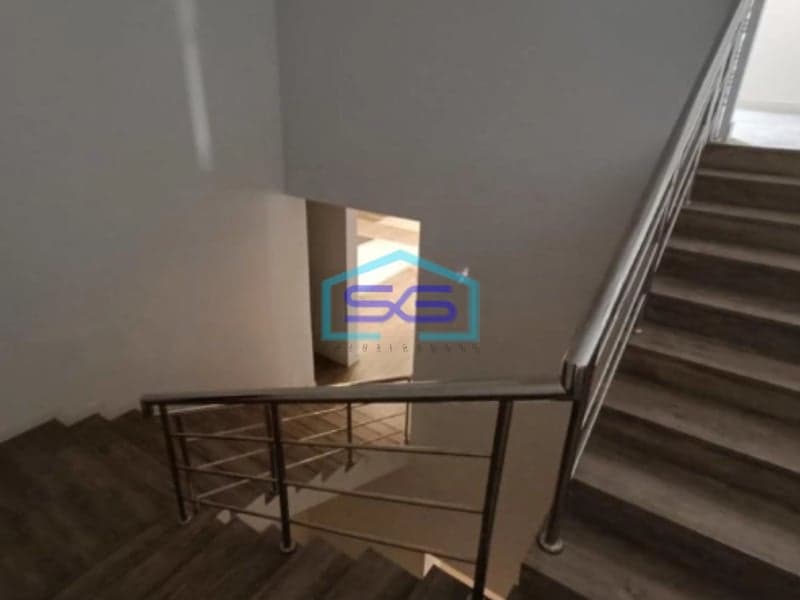 Disewakan Ruang Usaha 3 Lantai dan Luas di Mainroad Pasir Kaliki Bandung LB 2000m2