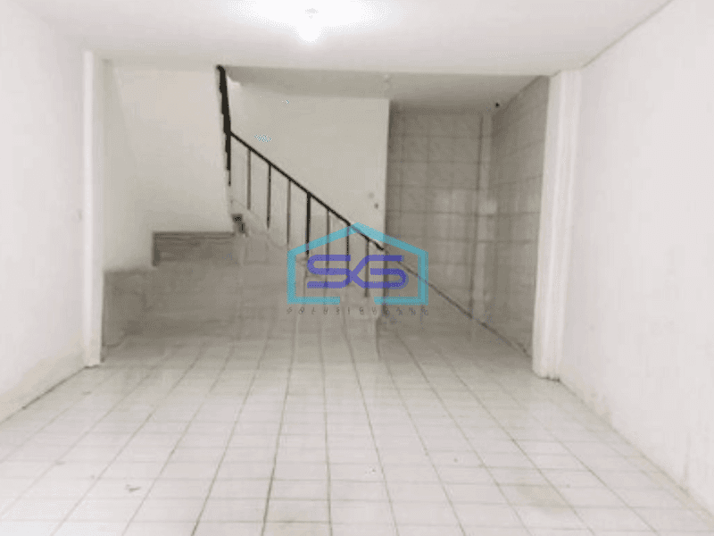 Dijual Ruko 3 Lantai Kondisi Rapi dan Terawat Luas Bangunan 120 m² di Jembatan Dua Jakarta Barat