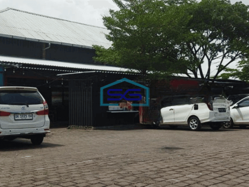 Disewakan Gedung Komersil Dengan Parkiran Luas di Denpasar Bali LT 1800m2