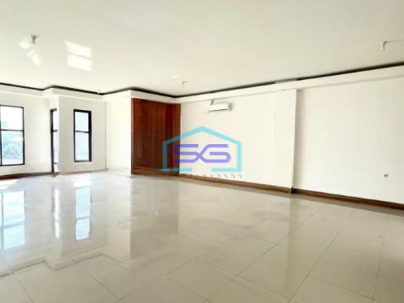 Disewakan Ruko Ada Lift Luas Tanah  170 m² Lokasi di Pluit Jakarta Utara