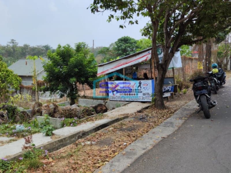 Dijual Tanah Plus Bangunan di Jalan Riau, Kawasan Elit Palembang LT 1618m2
