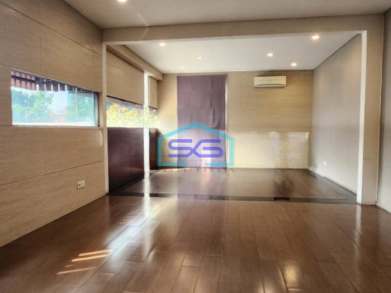 Disewakan Ruko Kantor Strategis di Kebayoran Baru Jakarta Selatan LB 600m2