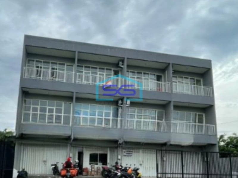 Dijual Ruko Luas Bangunan 250 m² Lokasi Bebas Banjir di Wiyung Surabaya