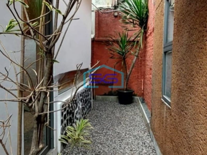 Disewakan Ruang Usaha Bagus dan Lokasi Ramai di Sayap Riau Bandung Luas 100m2