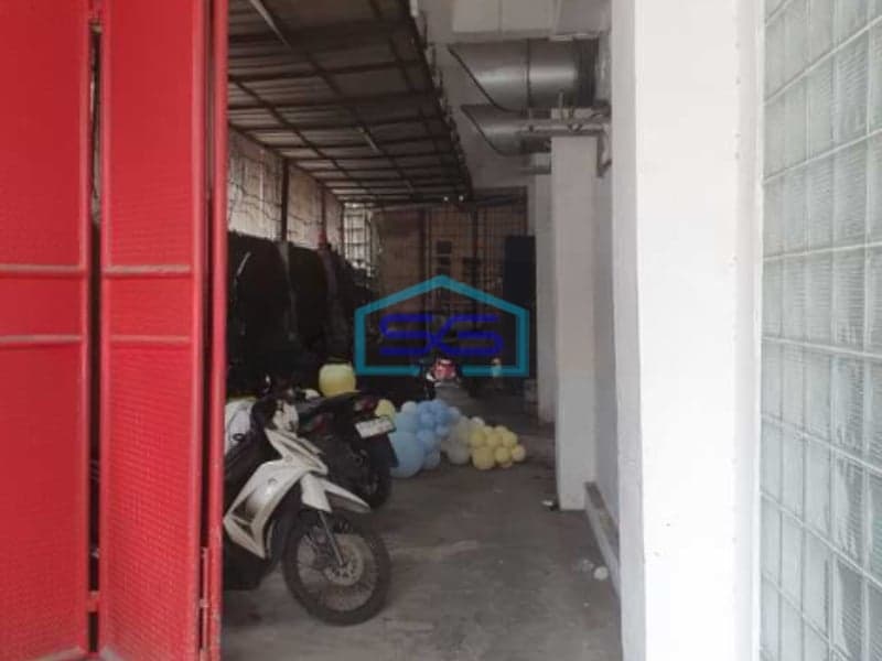 Disewakan Ruko Lokasi Strategis Luas Tanah 200 m² di Jembatan Lima Jakarta Barat