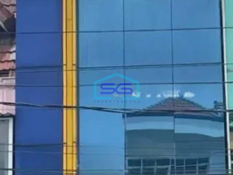 Disewakan Ruko 3,5 Lantai di Jalan Raya Taman Ratu Jakarta Barat LB 250m2