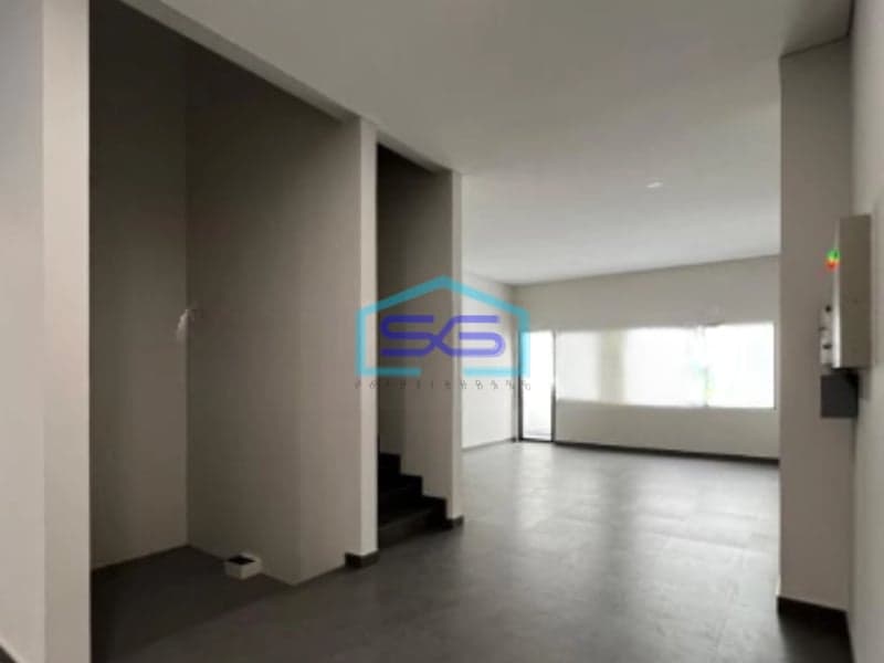 Disewakan Ruko Baru Dan Bagus Sekali 3,5 Lantai Di Otista Bandung Luas Bangunan  740 m²