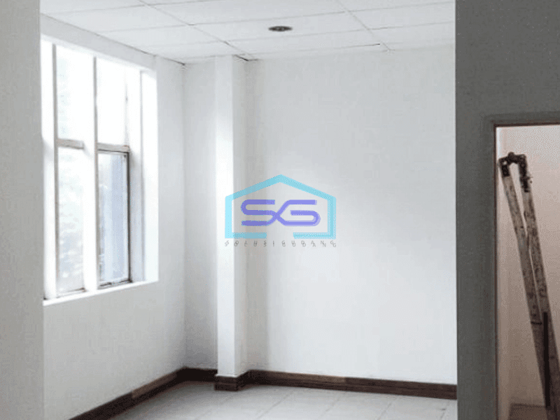 Disewakan Ruko Hook Strategis Bangunan 2 Lantai Luas 220m2