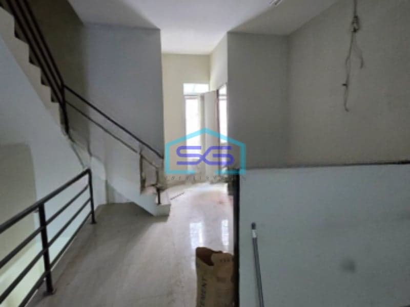 Disewakan Ruko 3 Lantai Luas Bangunan 222 m² Lokasi Candisari Semarang