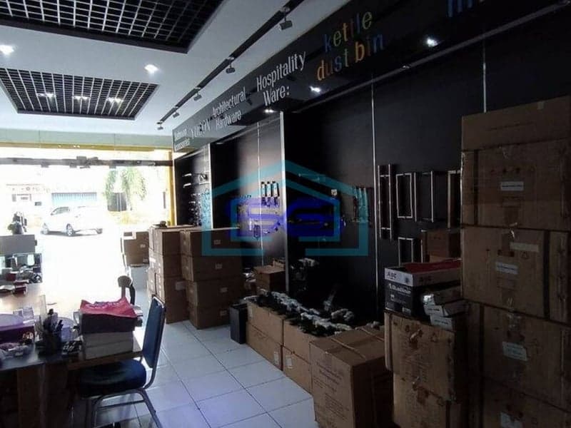 Dijual atau Disewakan Ruko 3 Lantai Lokasi Strategis Fasilitas Parkir Luas