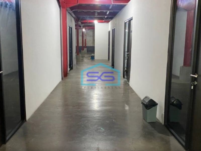 Dijual Gudang Margomulyo Permai, saat ini dipakai sebagai Kantor 2 Lantai Luas Bangunan  777 m²