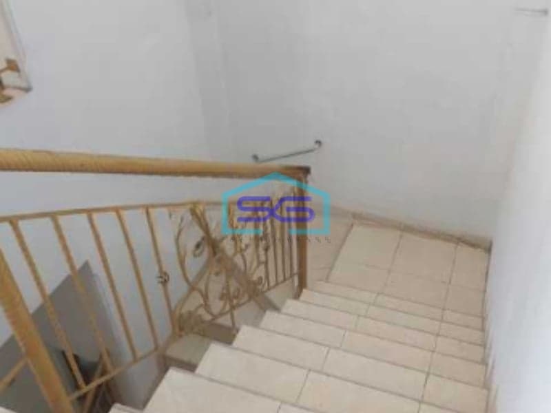 Disewakan Ruko Luas Bangunan 200 m² Lokasi di Tomang Jakarta Barat