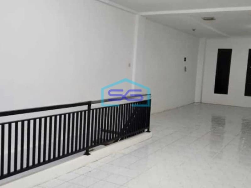 Disewakan Ruko 3 Lantai Luas Bangunan  223 m² Lokasi Surabaya