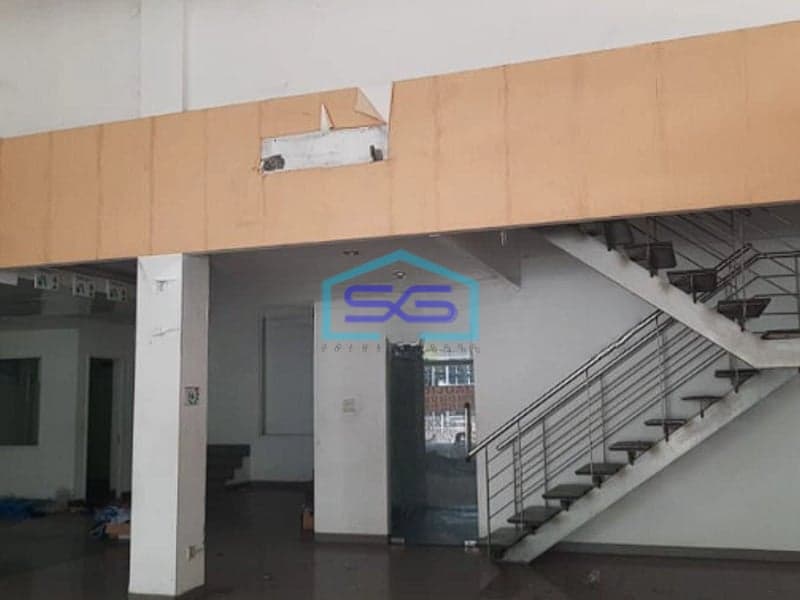 Dijual Gedung Ex. Showroom di Mampang Prapatan Jakarta Selatan LB 900m2