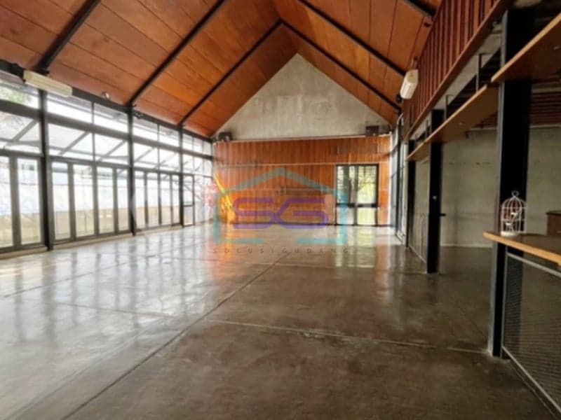 Disewakan Gedung di Ciumbuleuit Bandung Luas Bangunan 2000m2