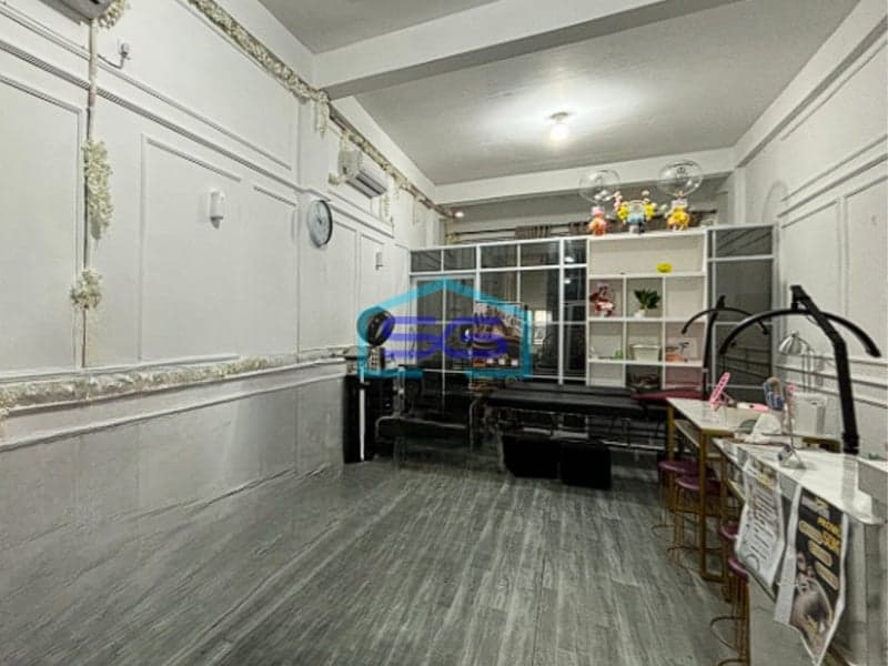 Dijual Cepat! Ruko 3 Lantai Strategis di Jalan Abdul Rozak, Palembang LB 200m2