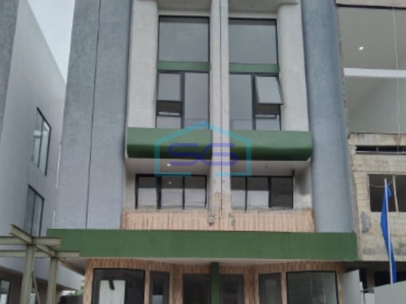 出售：3层+夹层新商住楼，距Simatupang高速公路入口1分钟，南雅加达Kebagusan Raya