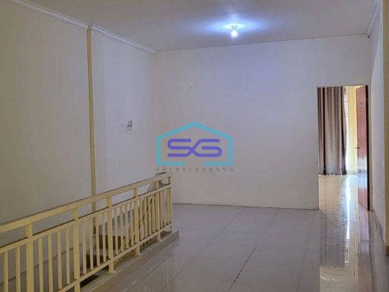 Disewakan cepat Ruko 3 Lantai di Pinggir Jalan Raya di Kalideres Jakarta Barat LB 200m2